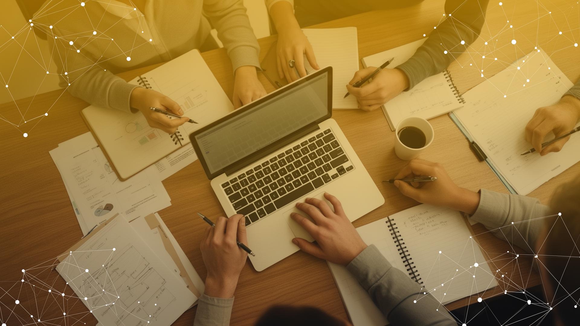 Team bei der Zusammenarbeit am Laptop | Compution IT-Partner